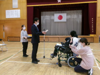 ②